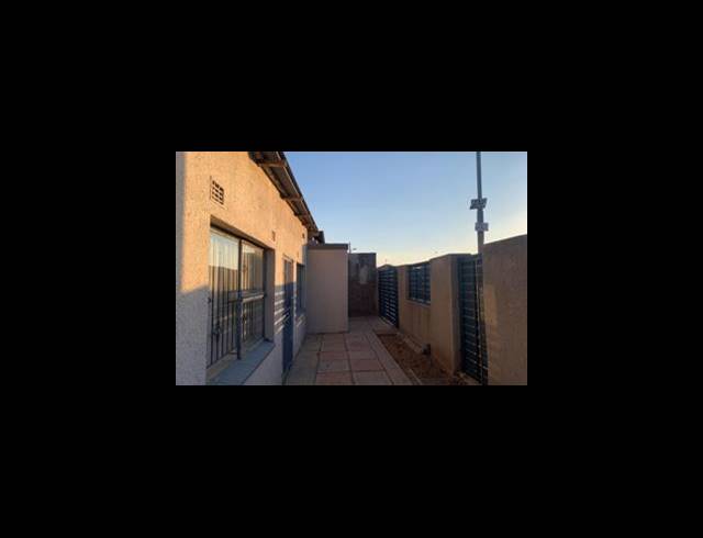 5 BEDROOM HOUSE FOR SALE IN MOLAPO